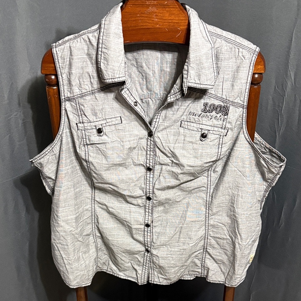 Harley-Davidson Women’s Gray Sleeveless Button Down Shirt